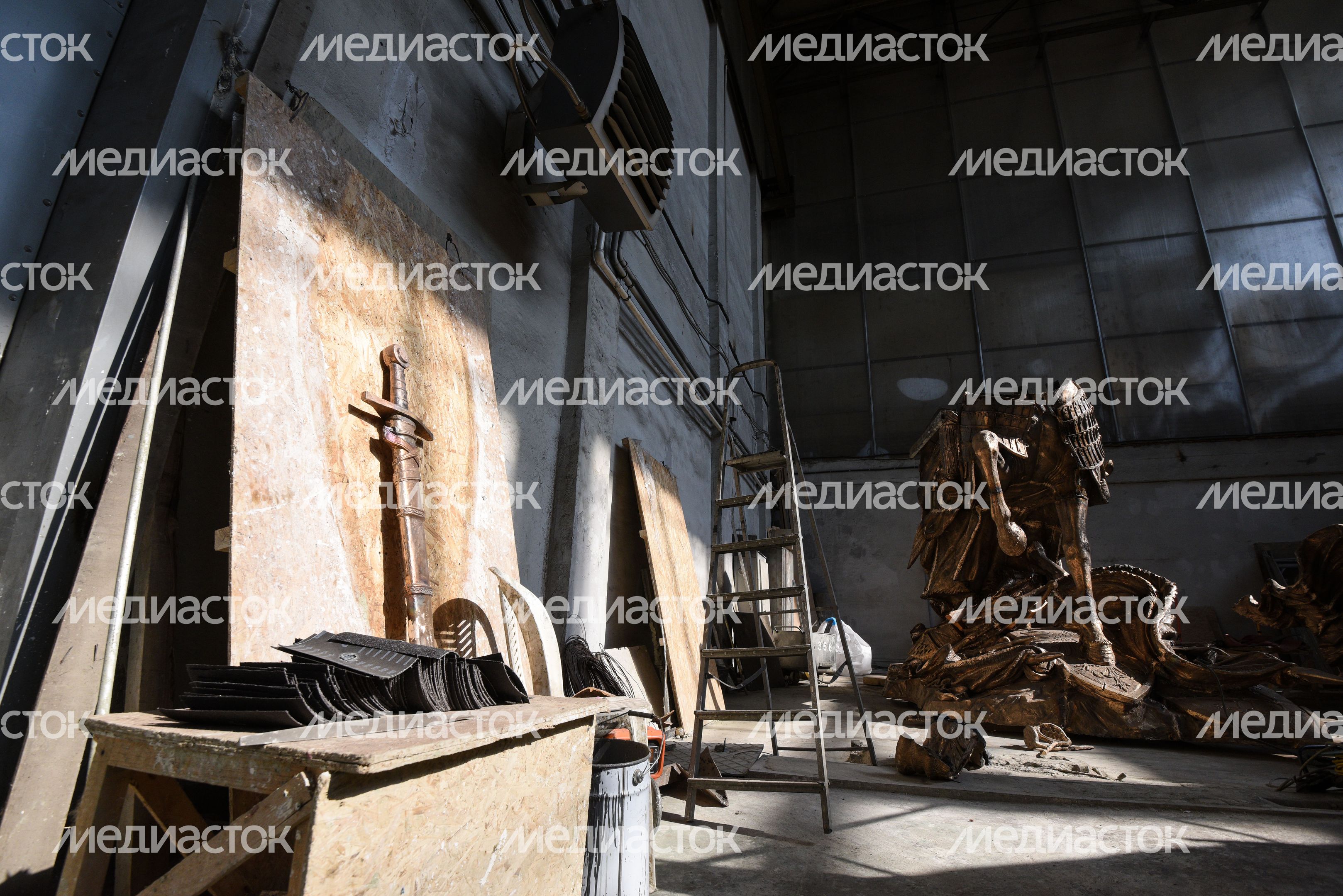 Сборка мемориала «Князь Александр Невский с дружиной» в Химках