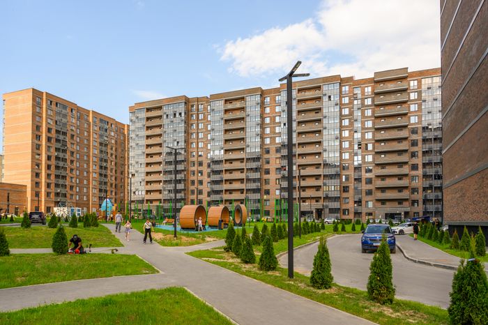 Виды Домодедово: двор многоквартирного дома в микрорайоне Авиационный