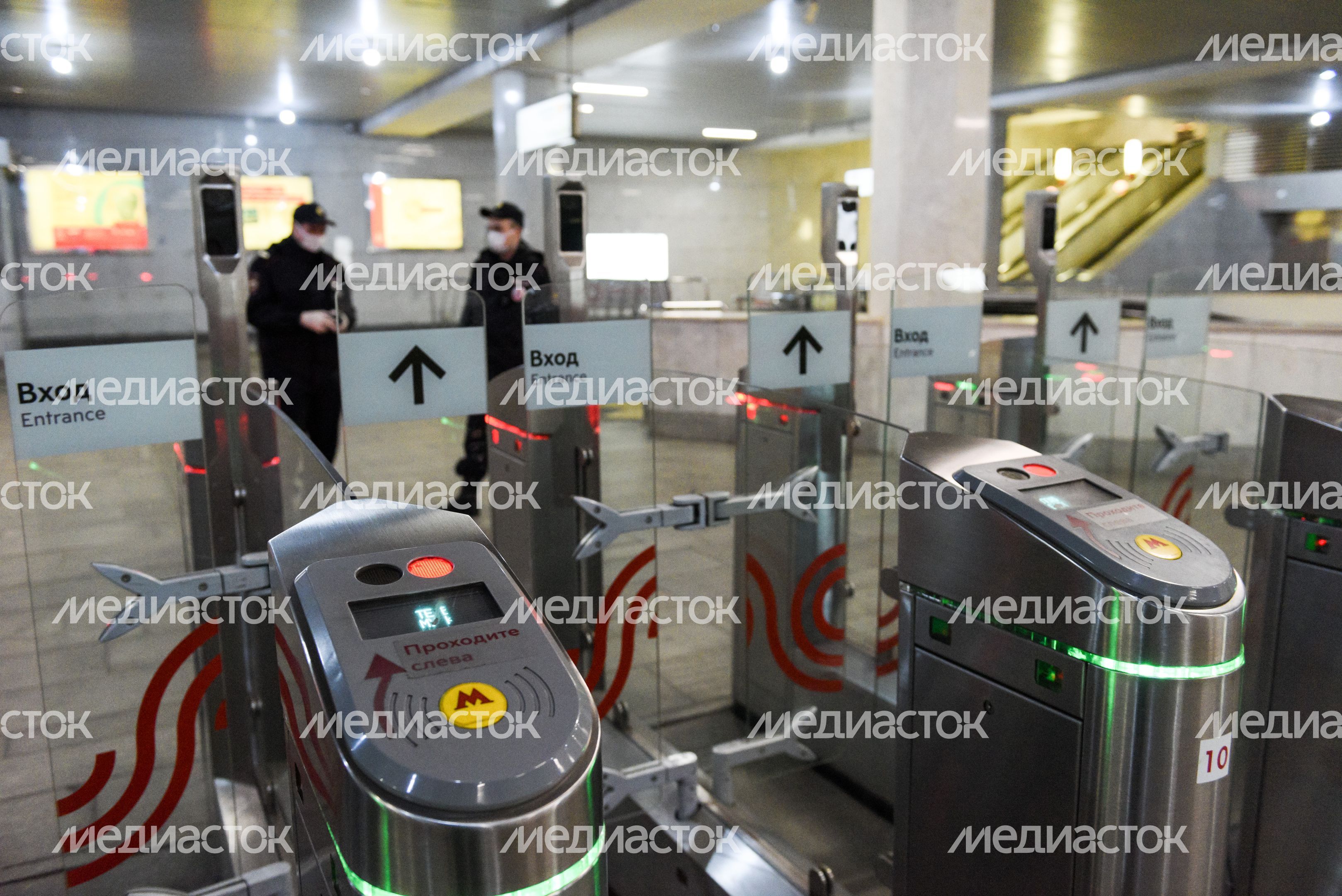 Проверка электронных пропусков в московском метро Проверка электронных пропусков в московском метро