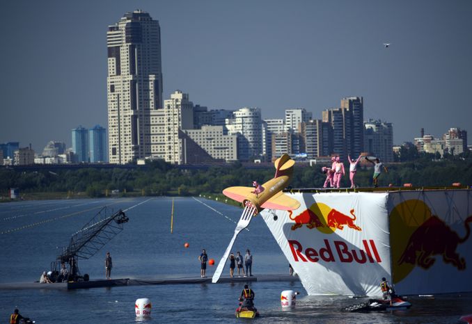 Фестиваль самодельных летательных аппаратов Red Bull Flugtag 2015