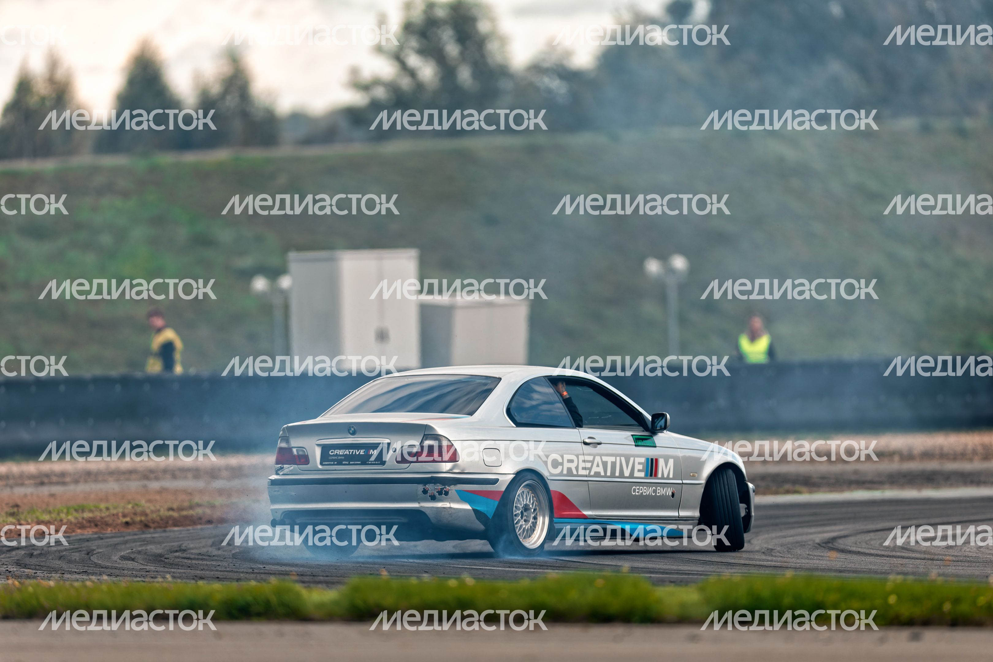 Дрифт-гонка автомобилей по автодрому Moscow Raceway на фестивале «Дрифт Экспо» в Волоколамске Дрифт-гонка автомобилей по автодрому Moscow Raceway на фестивале «Дрифт Экспо» в Волоколамске