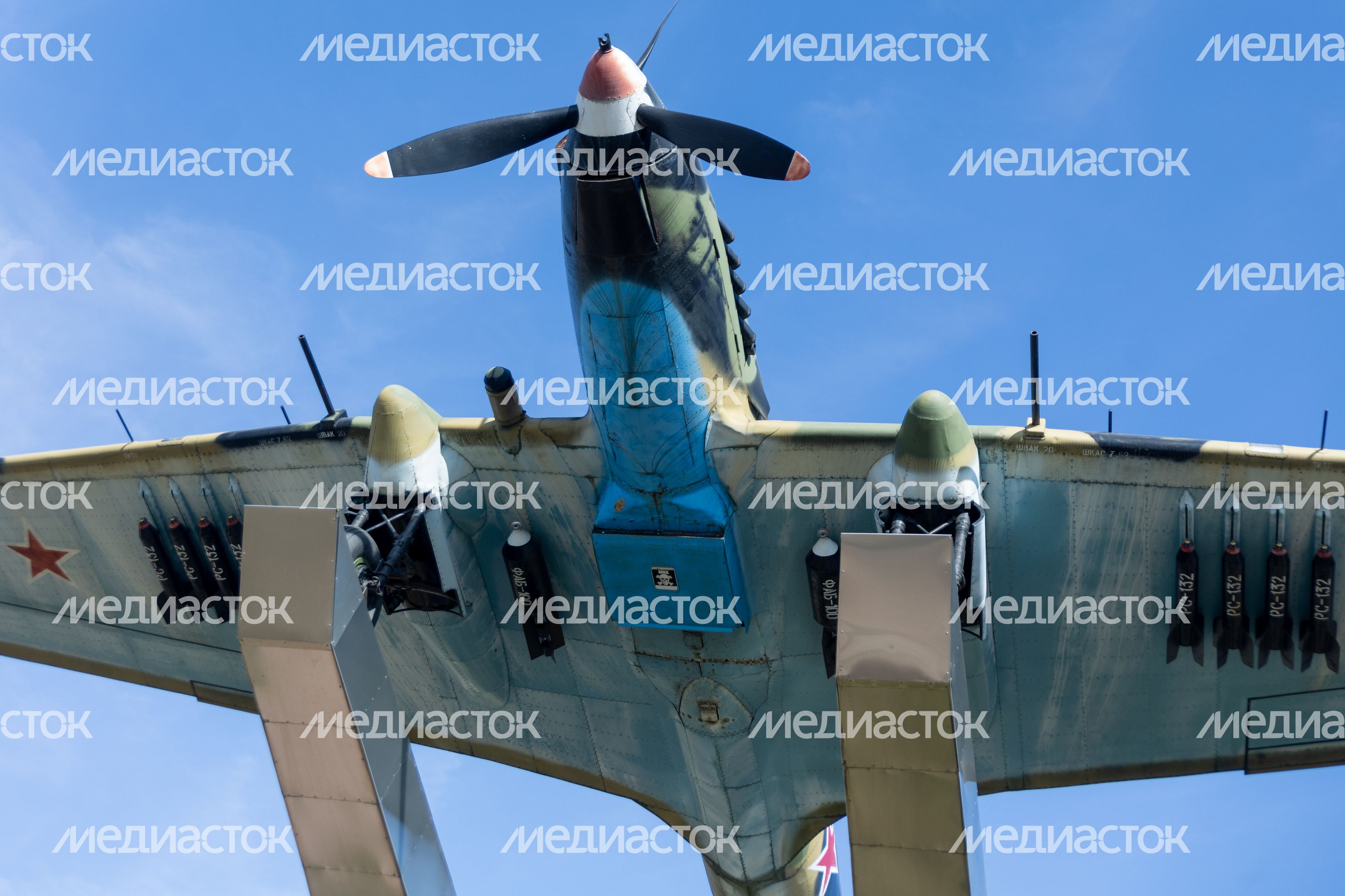 Памятник самолету Ил-2 Памятник самолету Ил-2