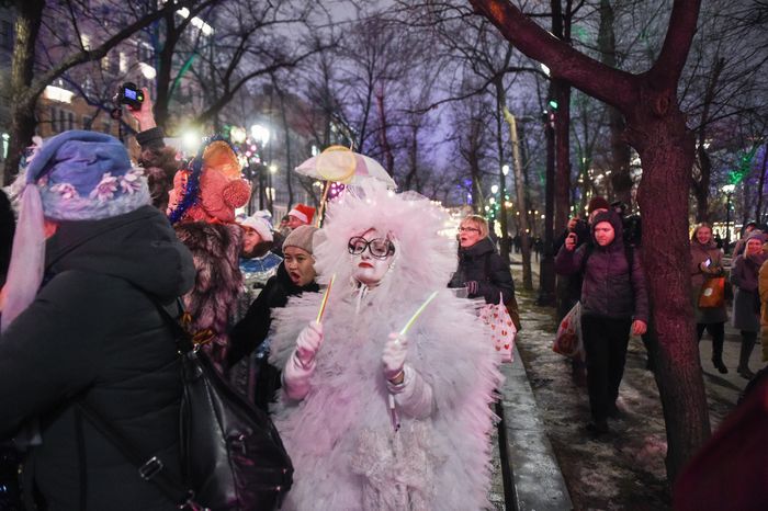 Парад Снегурочек в Москве
