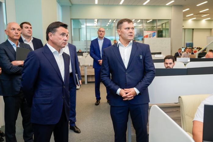 Андрей Воробьев посетил единый центр управления ЖКХ региона