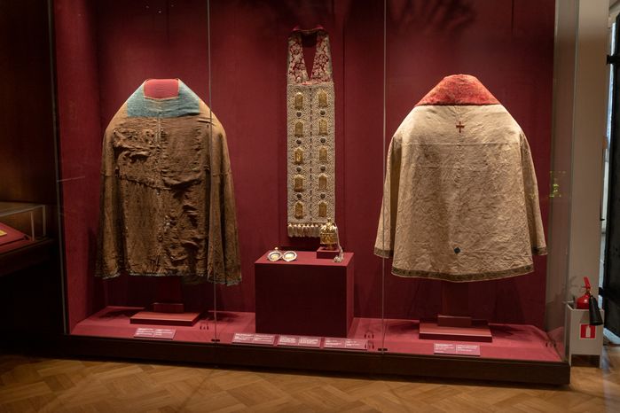 Ризница. Экспозиция Реликвия и сокровища Троице-Сергиева монастыря XI-XVII веков