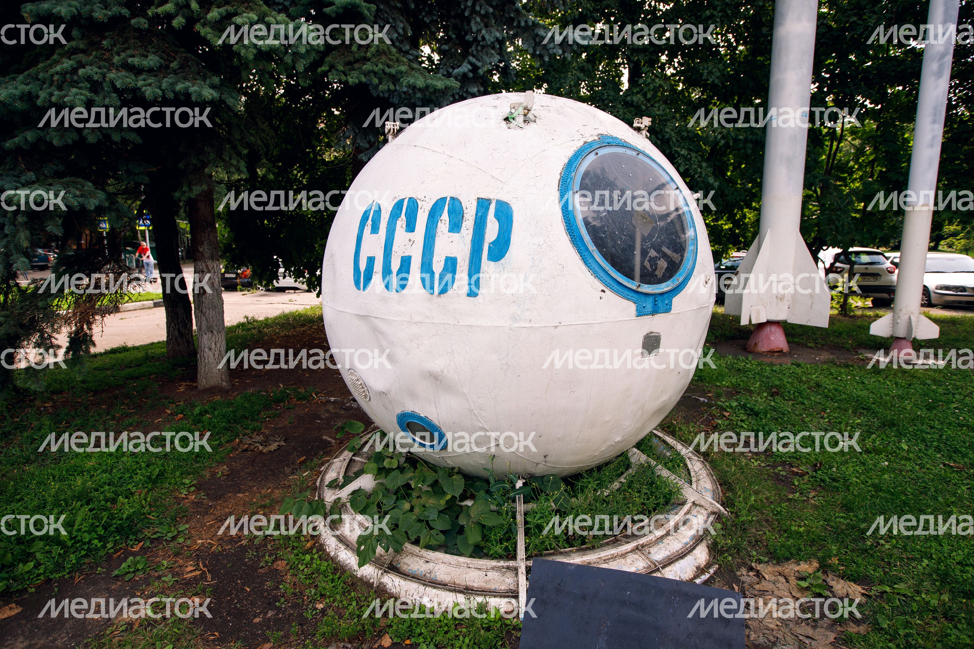 Долгопрудный. Памятник Циолковскому