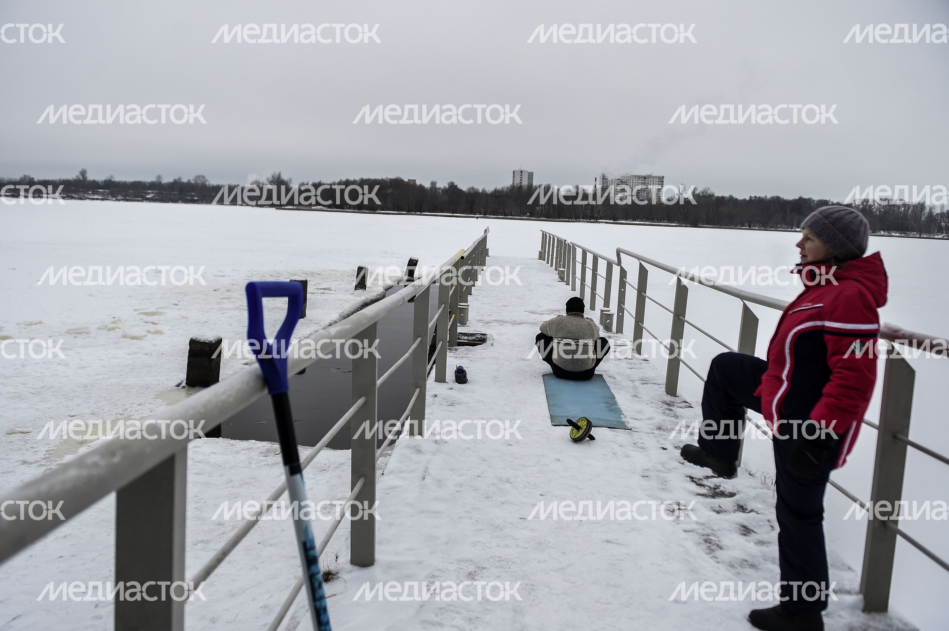 Купание моржей в Долгопрудном
