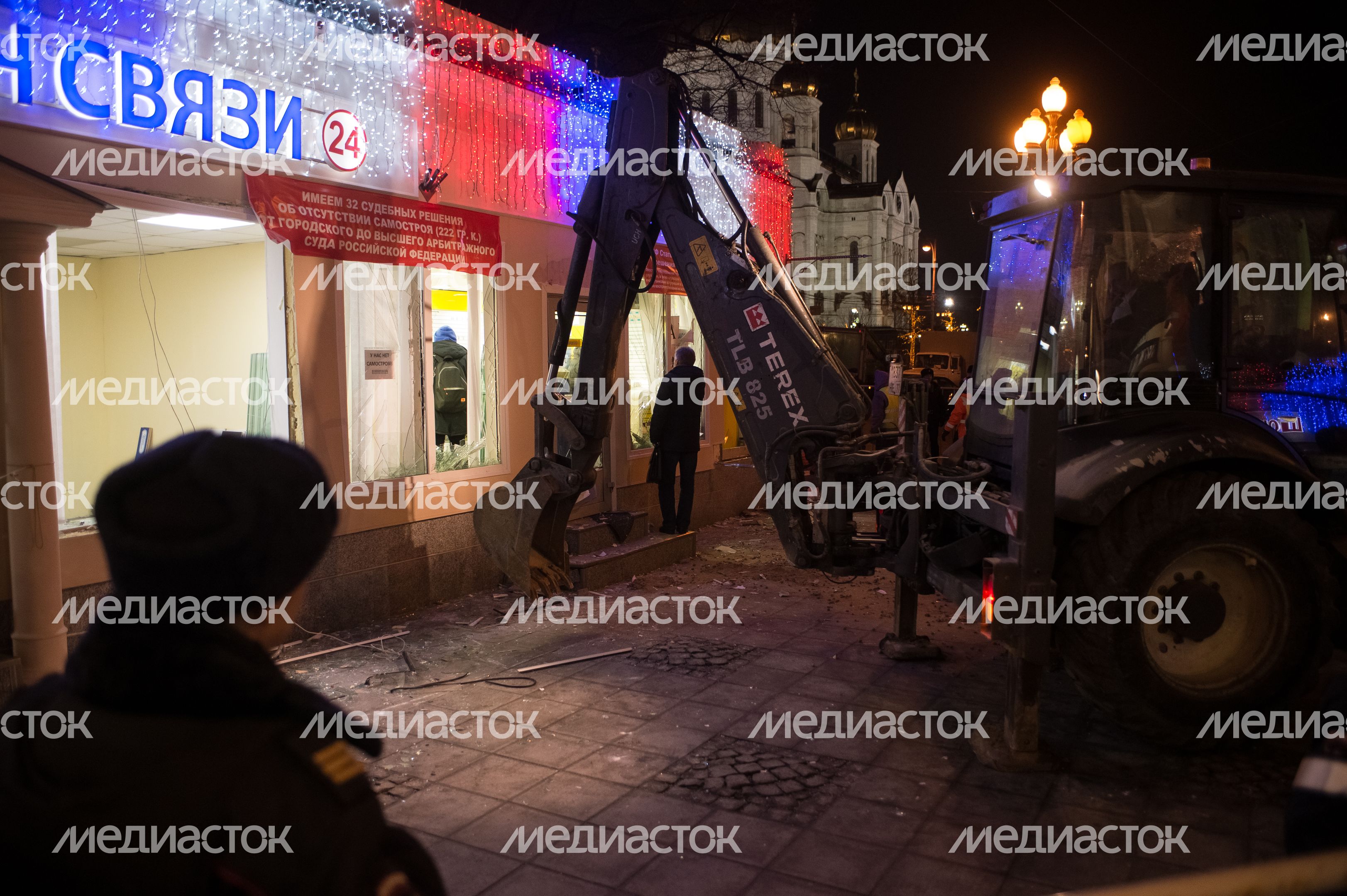 Снос самостроя у станции метро Кропоткинская в Москве