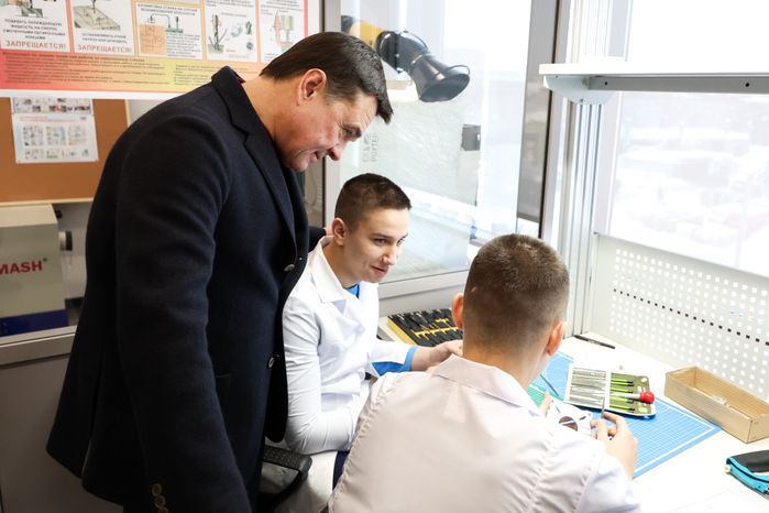 Ребята из технопарка "Исток – РТУ МИРЭА" во Фрязино показали Андрею Воробьеву свои разработки