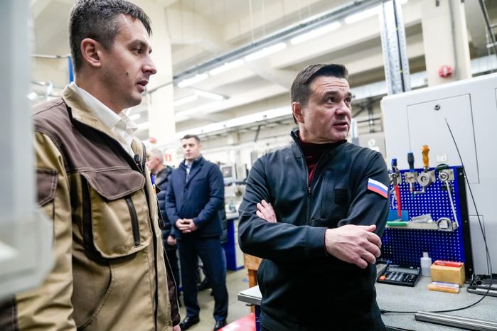Андрей Воробьев оценил работу подмосковного оружейного завода