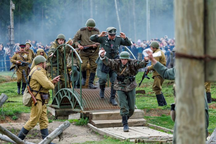 День Победы в Центральном парке «Патриот» Одинцовского округа: военно-историческая реконструкция «В логове зверя»