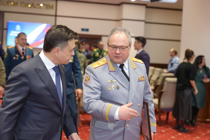 Андрей Воробьев наградил участников СВО, спасателей, врачей и росгвардейцев