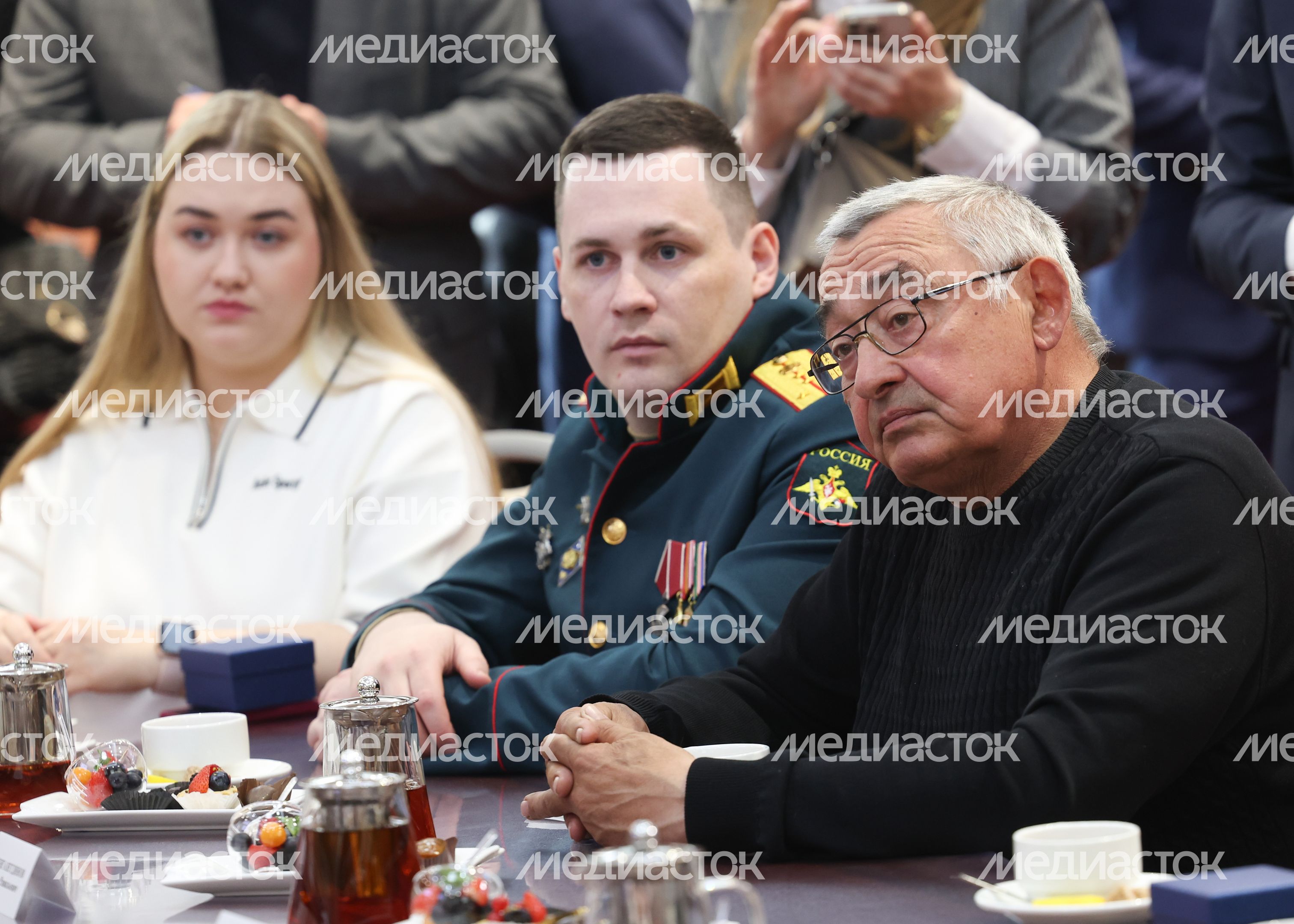 Участникам СВО вручили ключи от автомобилей с ручным управлением Участникам СВО вручили ключи от автомобилей с ручным управлением