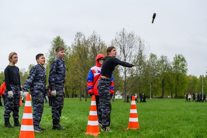 Военно-патриотическая игра «Юнармия, вперед!», посвященная Дню Победы, в Горках Ленинских