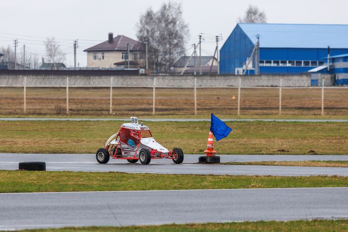 Детский заезд на мини-багги на гоночной трассе ADM Raceway в Мячково