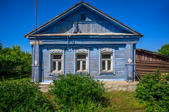 Старинный дом с наличниками в селе Шкинь округа Коломна