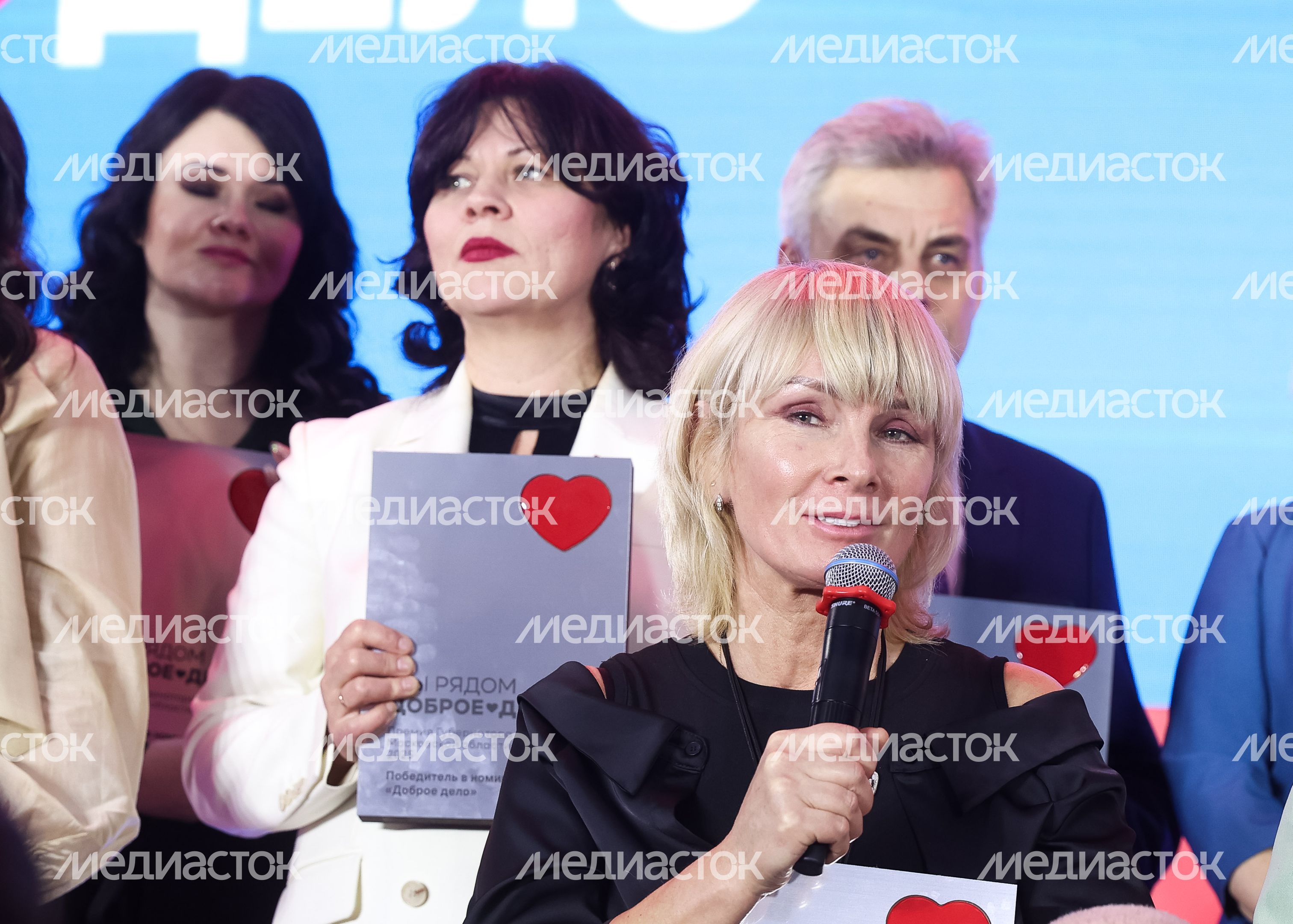 Награждение победителей XIII губернаторской премии "Мы рядом. Доброе дело"