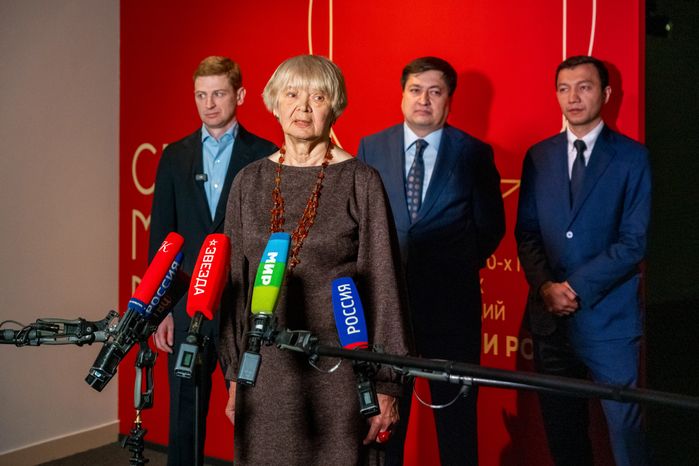 Сокуратор выставки, руководитель художественного отдела Музея «Новый Иерусалим» Людмила Денисова на открытии выставки
