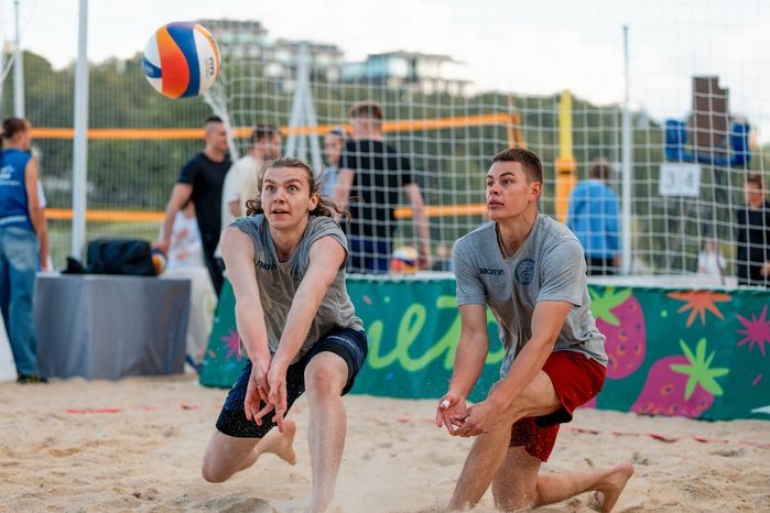 Пляжный волейбол на новой площадке «Пойма volley» в Красногорске