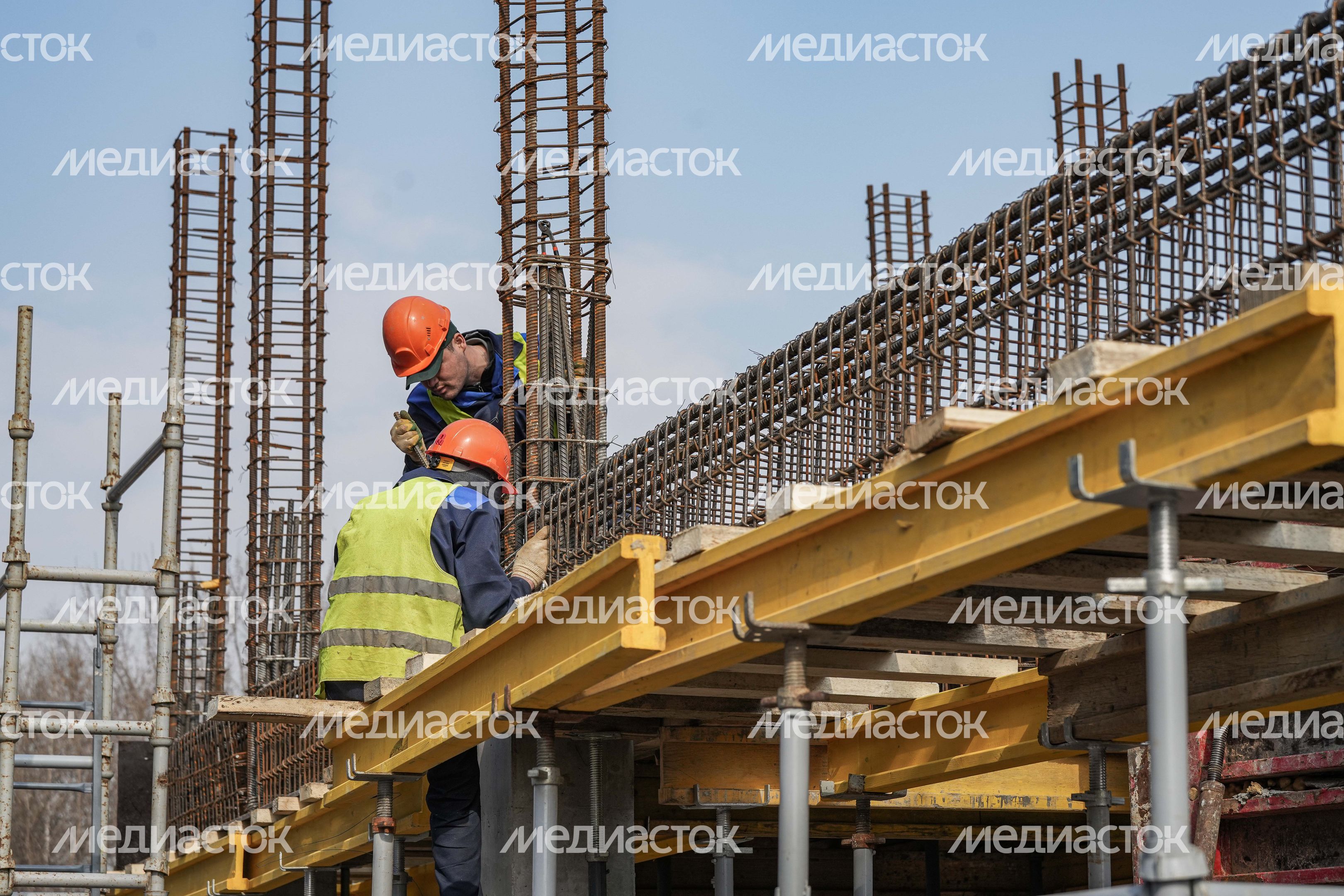 Проверка строительства пешеходного перехода в Люберцах Губернатором Подмосковья