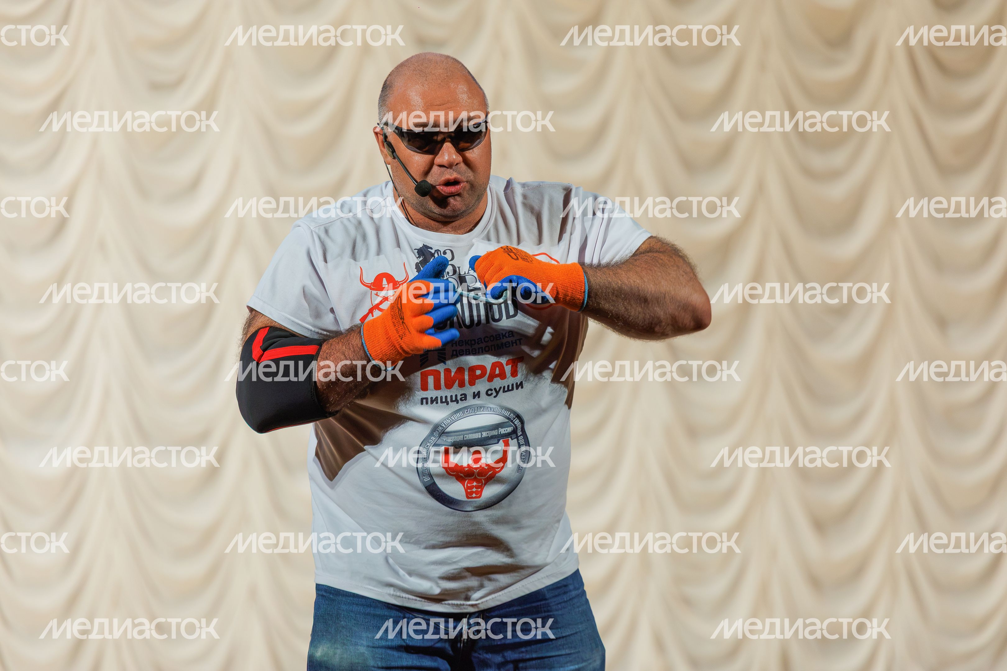 Русский Халк Сергей Агаджанян выступил с силовым экстримом перед участниками проекта «Активное долголетие» в Жуковском Русский Халк Сергей Агаджанян выступил с силовым экстримом перед участниками проекта «Активное долголетие» в Жуковском