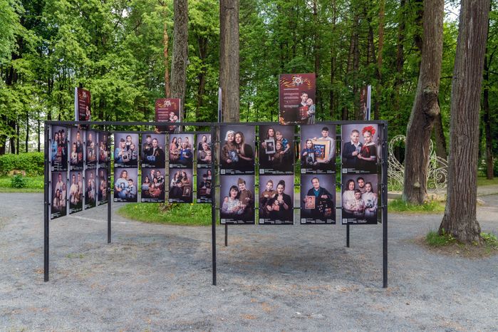 Фотовыставка ко Дню Победы в Центральном парке имени В.В. Воровского весной в Наро-Фоминске
