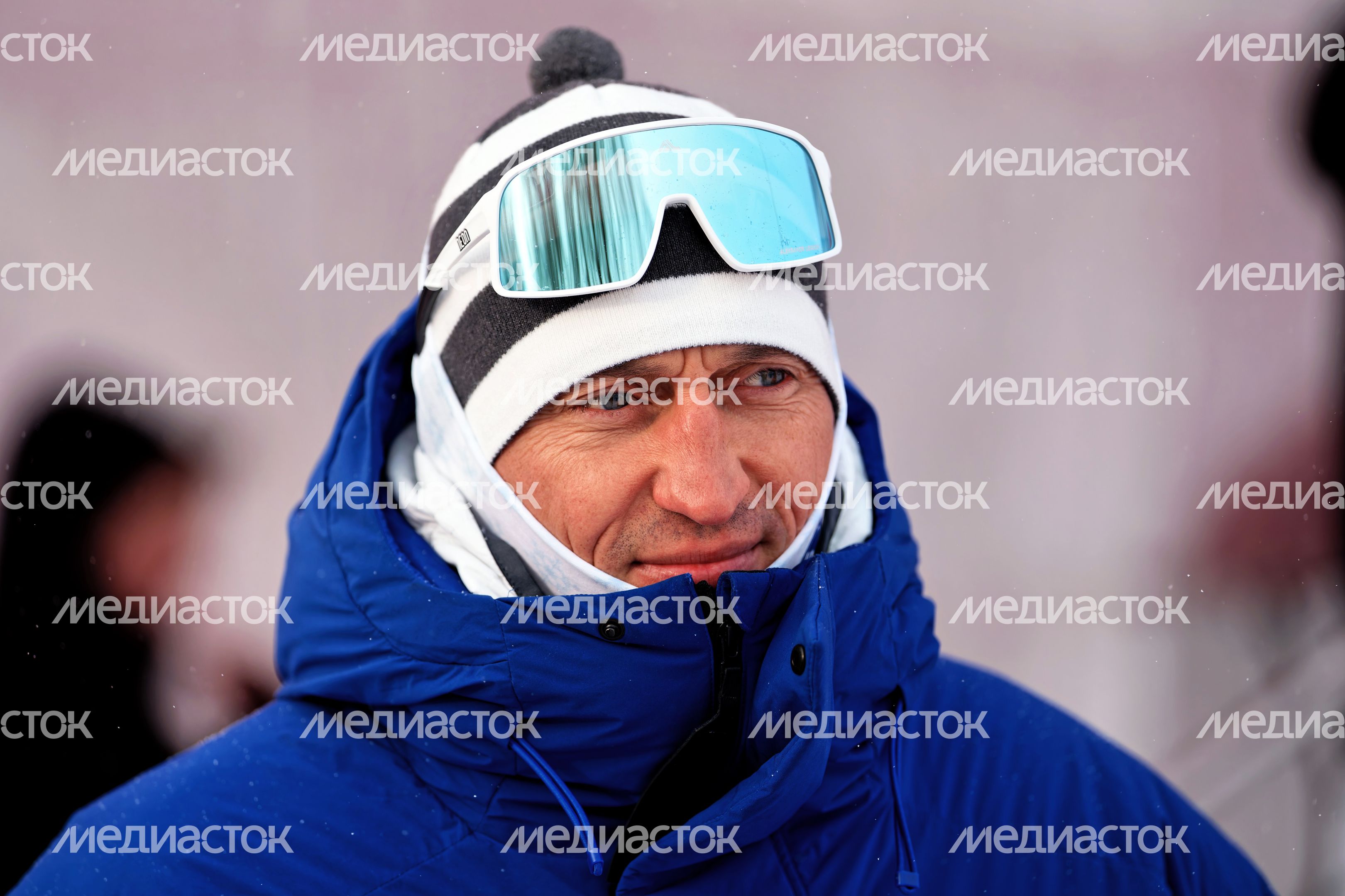 Спортсмен Александр Легков на церемонии открытия лыжной гонки в Наро-Фоминске Спортсмен Александр Легков на церемонии открытия лыжной гонки в Наро-Фоминске