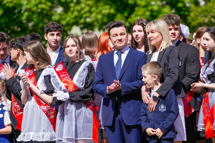 Губернатор поздравил выпускников реутовской СОШ №10 с последним звонком