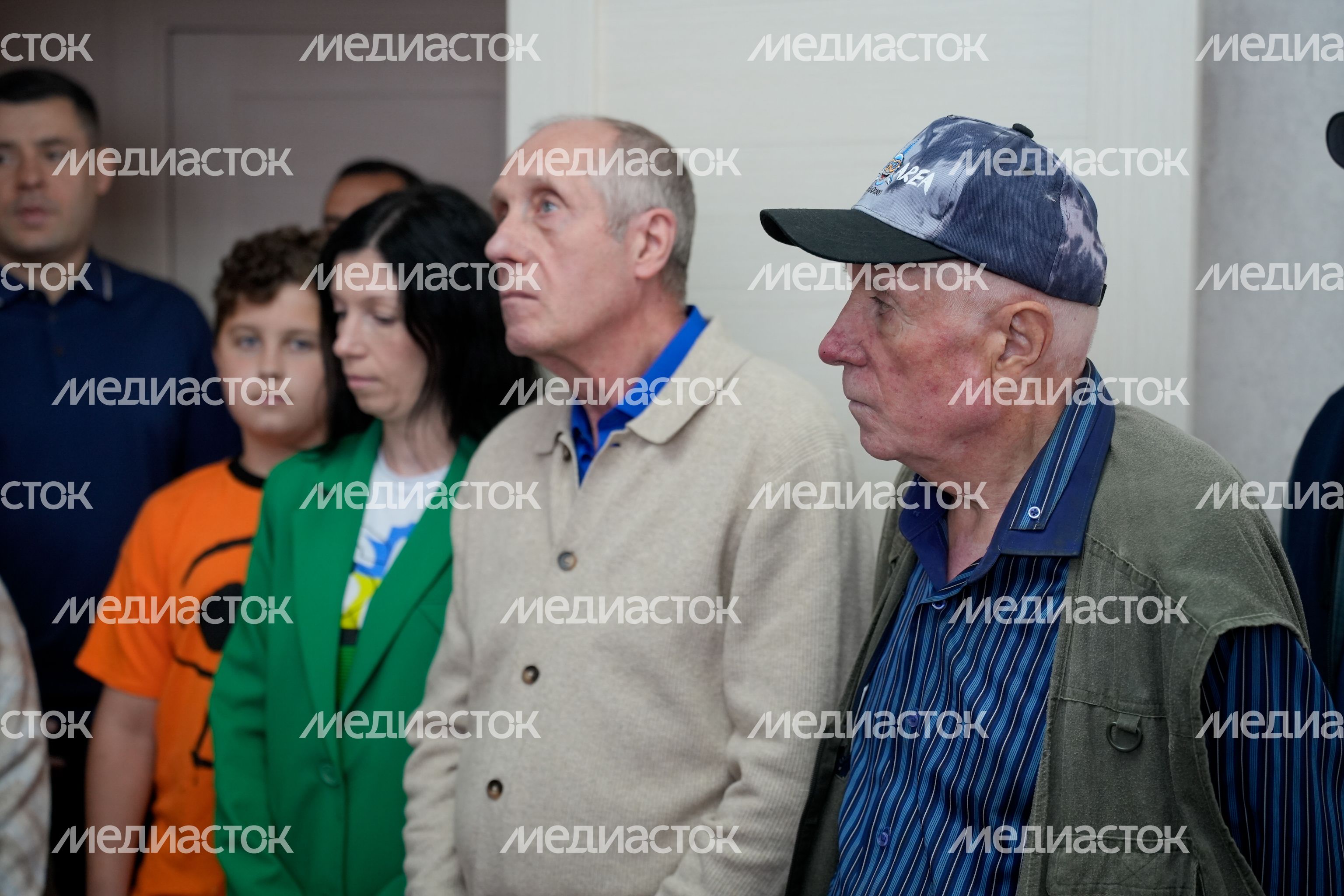 Андрей Воробьев поздравил новоселов, переехавших из аварийного жилья в новую многоэтажку в п. Южный г.о. Подольск Андрей Воробьев поздравил новоселов, переехавших из аварийного жилья в новую многоэтажку в п. Южный г.о. Подольск