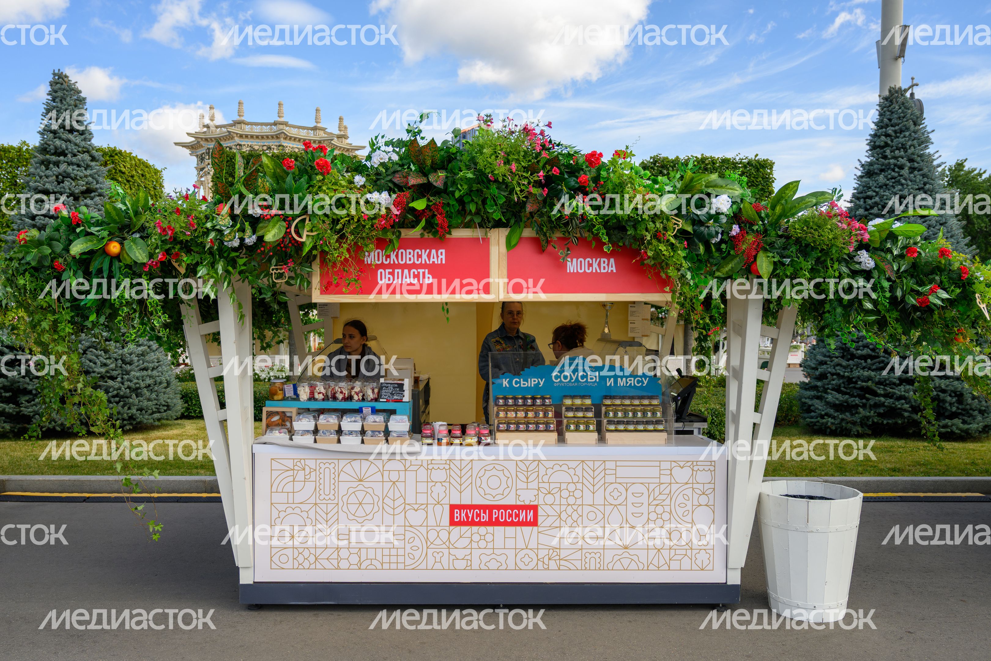 Ярмарка продуктов питания, произведенных в Подмосковье, на гастрономическом фестивале «Вкусы России» 2026 на ВДНХ