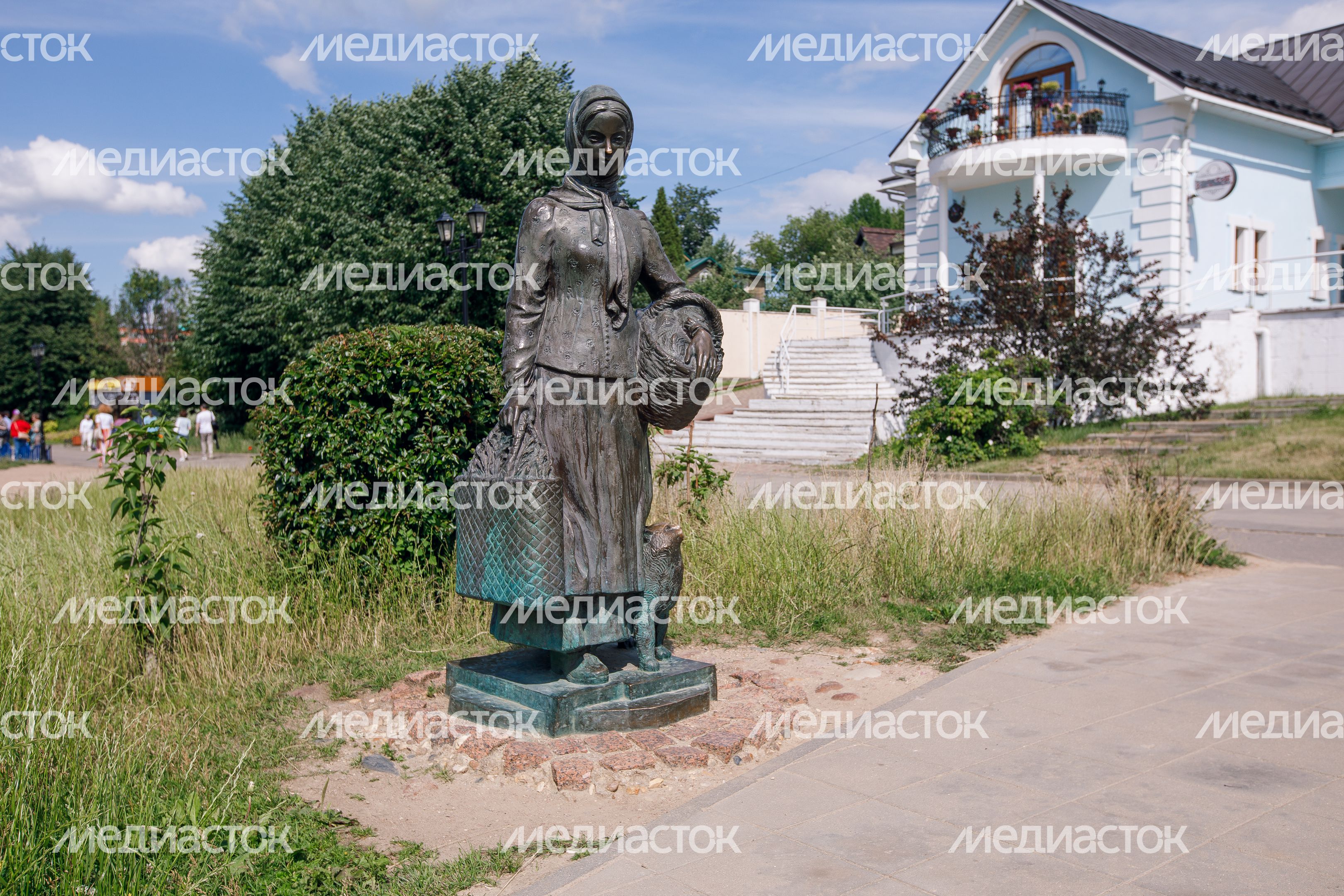 Дмитров. Скульптурная композиция «Горожане» Дмитров. Скульптурная композиция «Горожане»