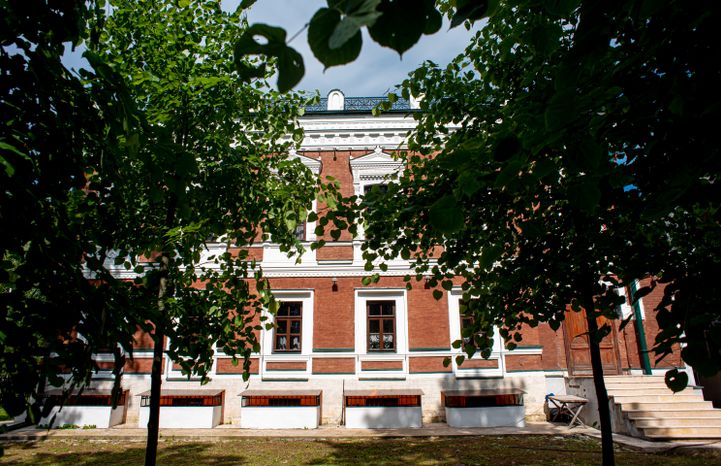 Летние виды Усадьбы Купцов Аигиных в деревне Талицы