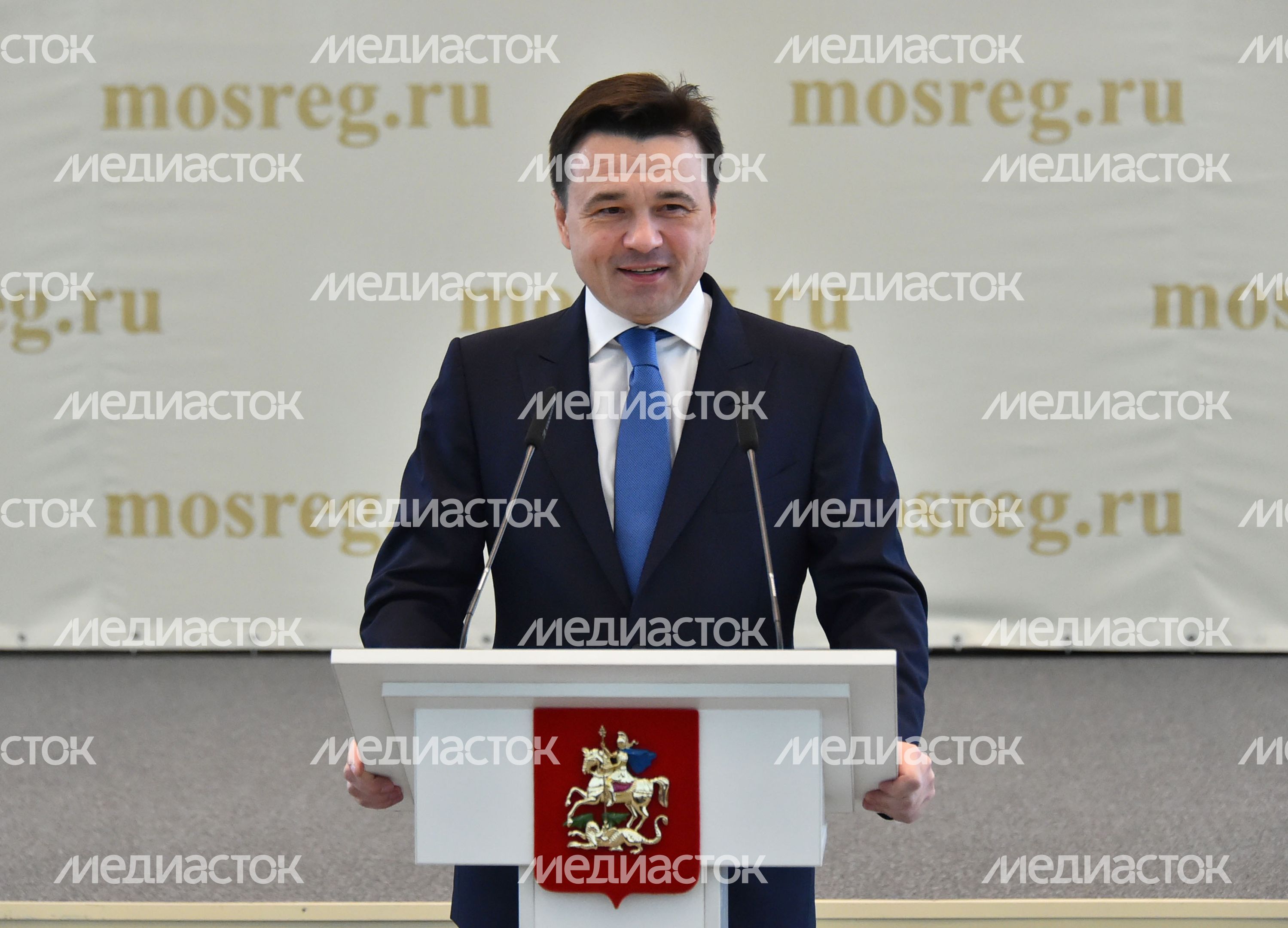 А. Воробьев вручил награды в честь Праздника весны и труда