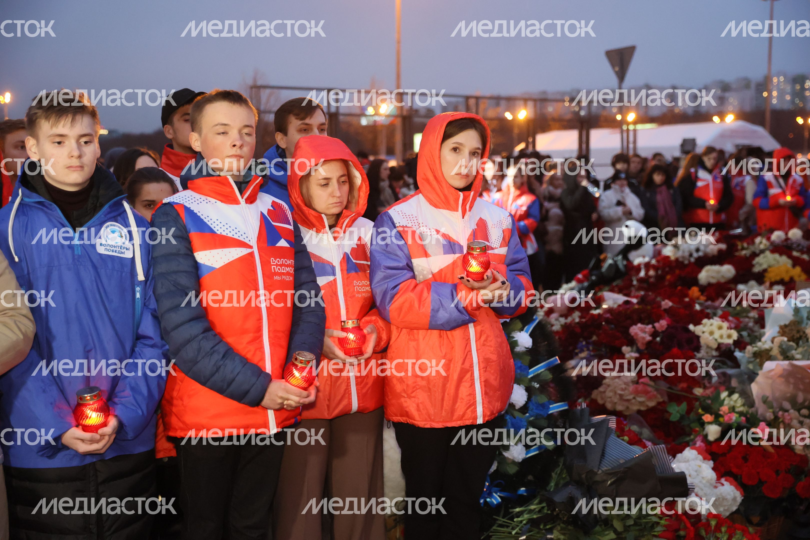 Акция памяти "Журавли" прошла на девятый день после теракта в "Крокус Сити Холле"